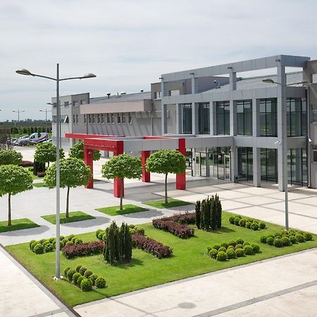 Hotel Srbija Lux Stara Pazova Exterior foto